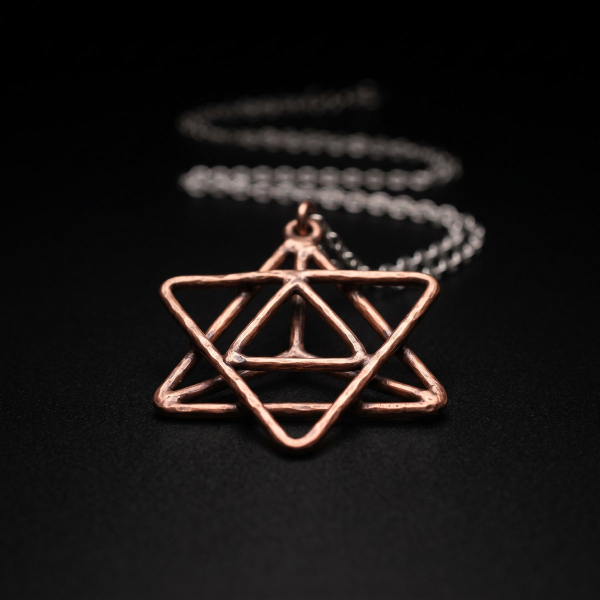 Collar Merkabah de cobre, foto macro