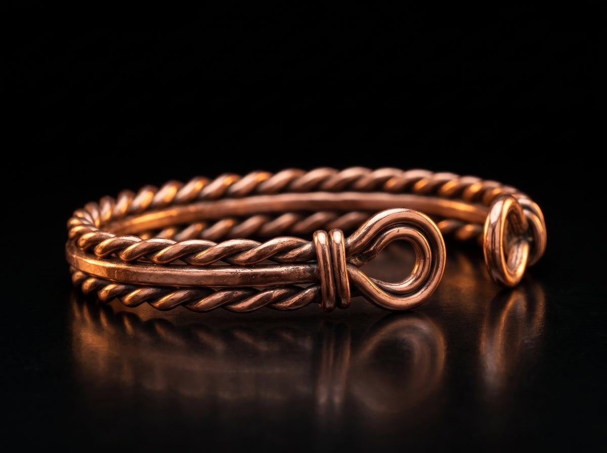 Brazalete de cobre Éter, trenzado liviano con argollas en las puntas