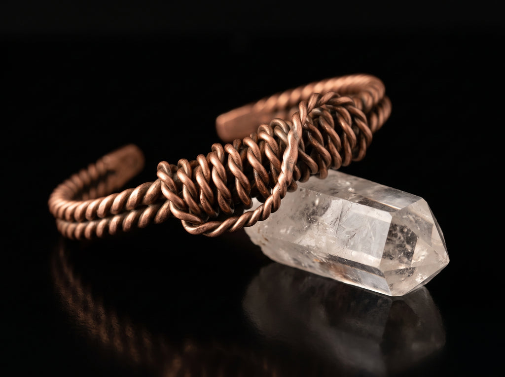 Brazalete Micro Acu-Vac junto a un cuarzo
