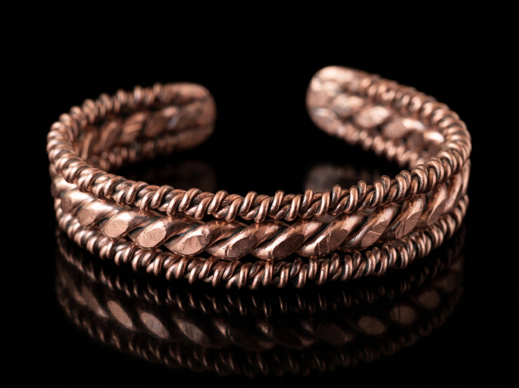 Brazalete de cobre Escudo de Venus, tres bandas con centro martillado