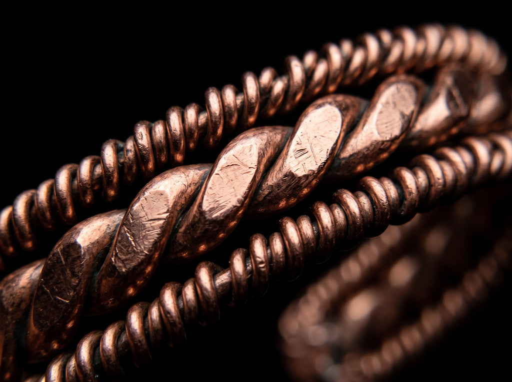 Detalle del trenzado martillado del brazalete Escudo de Venus